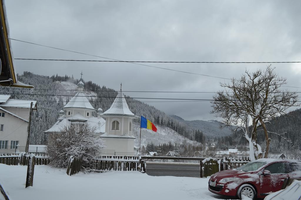 Casa Lia Hotel Valea Putnei Luaran gambar