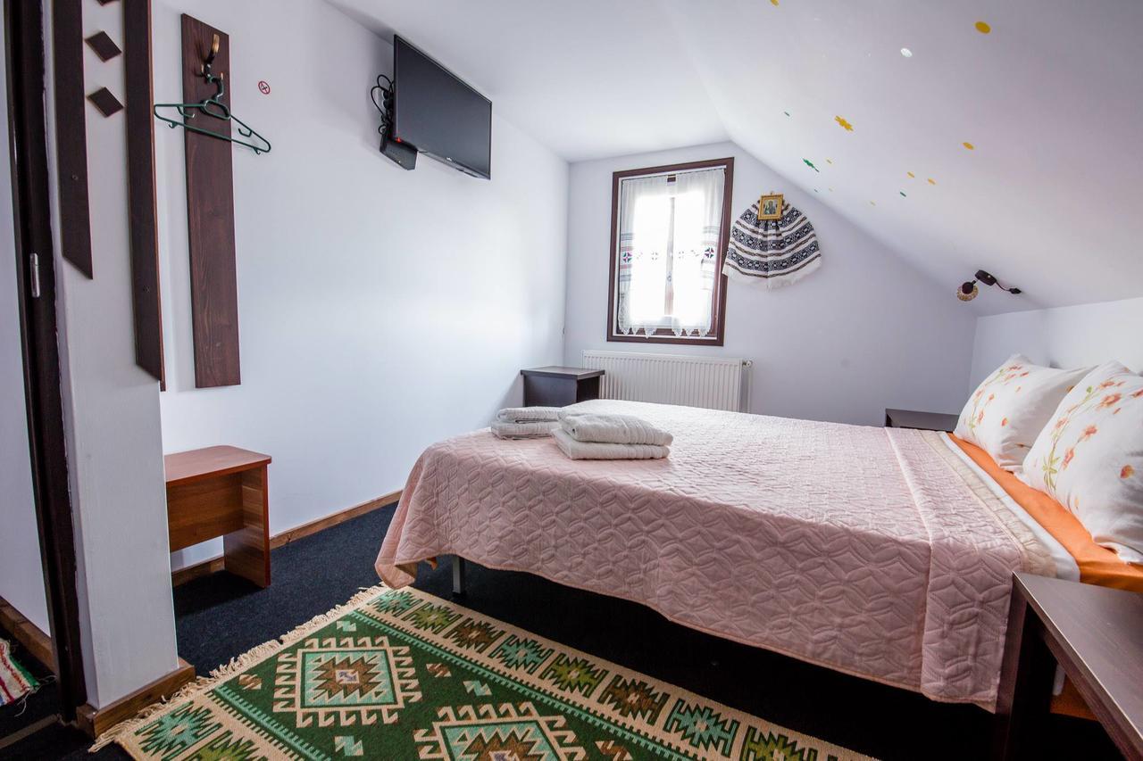 Casa Lia Hotel Valea Putnei Luaran gambar